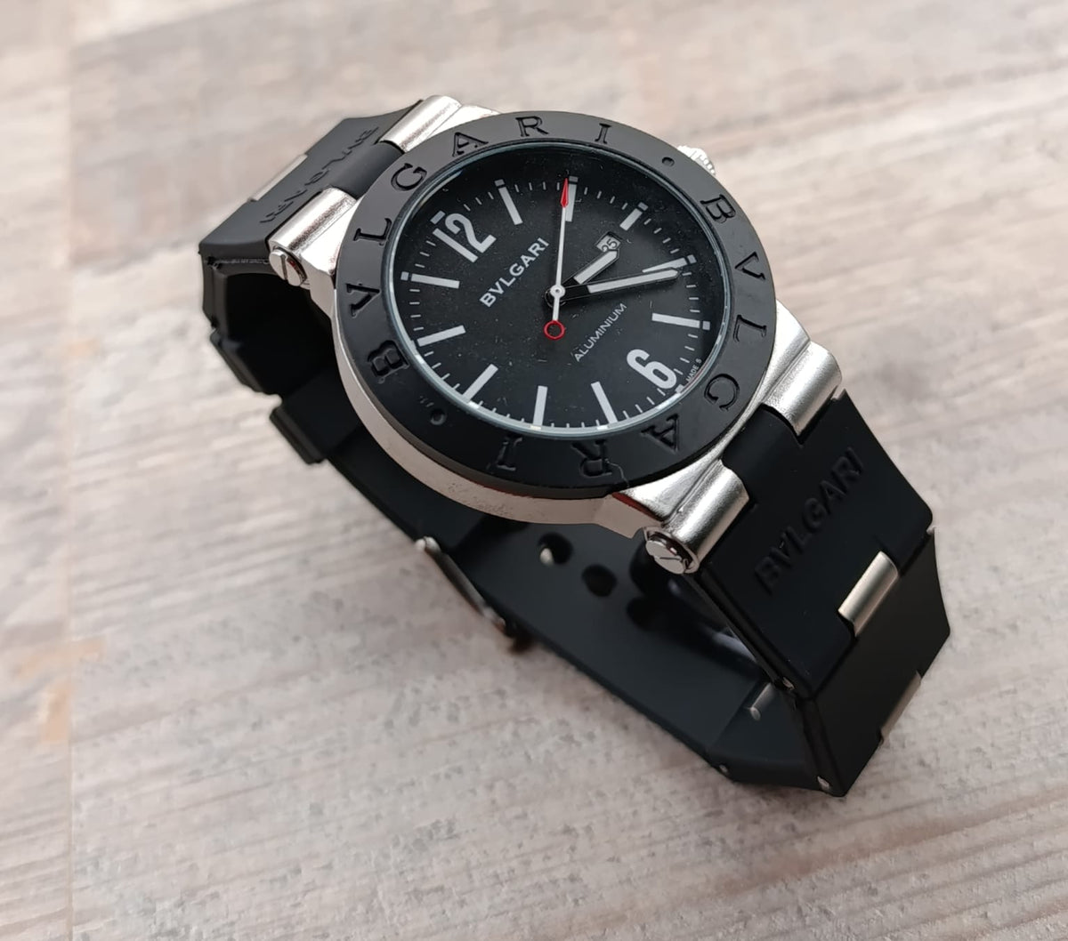 Reloj análogo para hombre con pulso de silicona